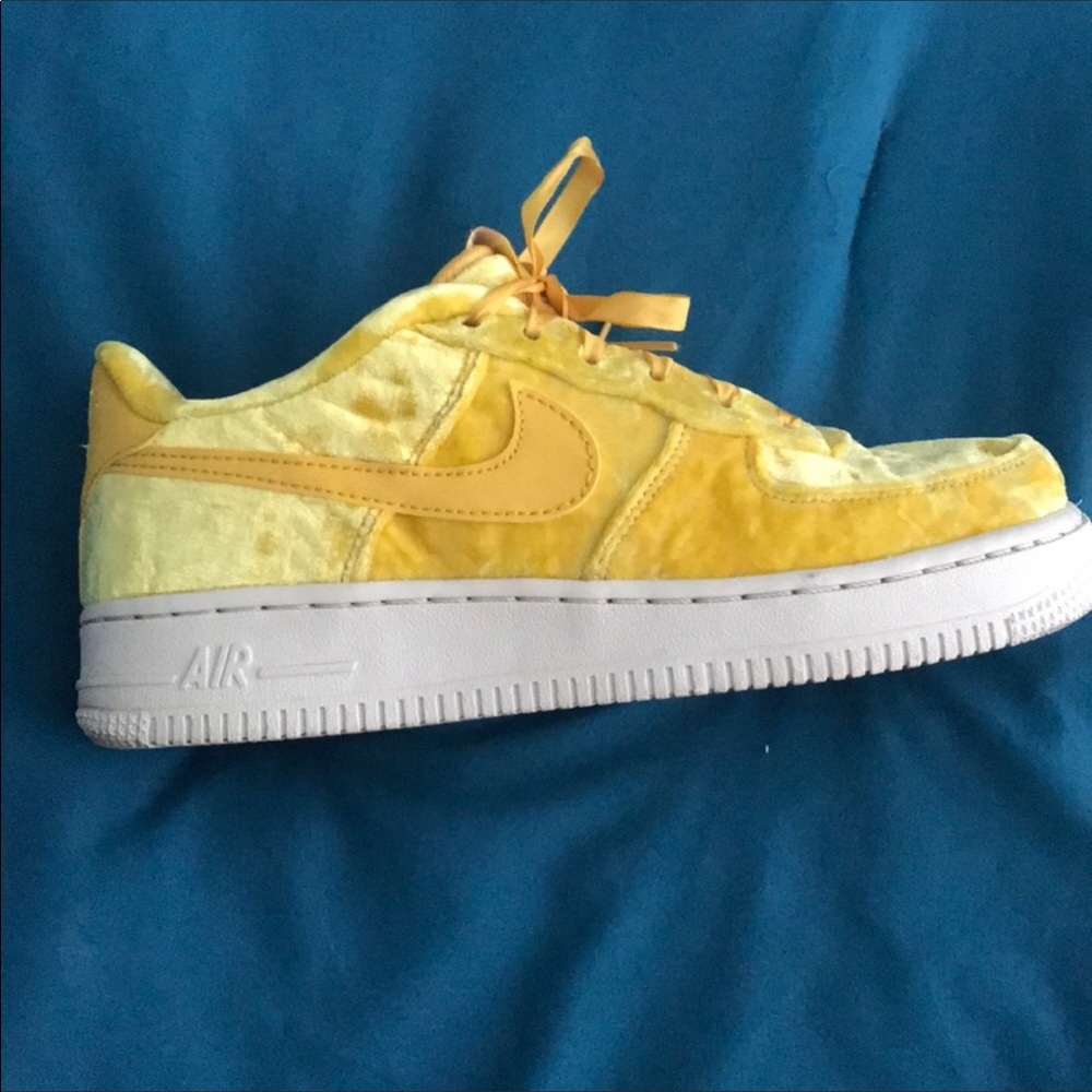Yellow, Suede Air Force 1’s (Youth)